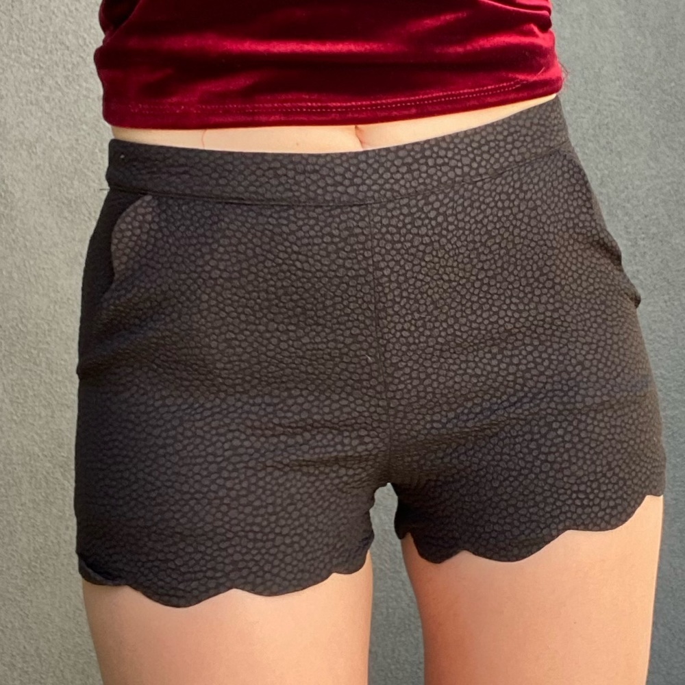 Scallops bodycon shorts